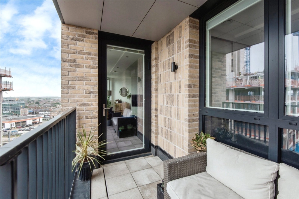 2 bedrooms apartments/flats for sale in Healum Avenue, Southall - UB2 view 10