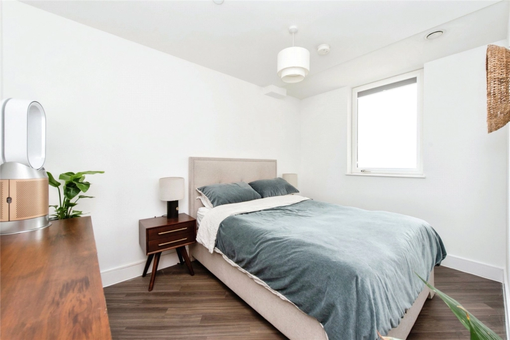 2 bedrooms apartments/flats for sale in Healum Avenue, Southall - UB2 view 4