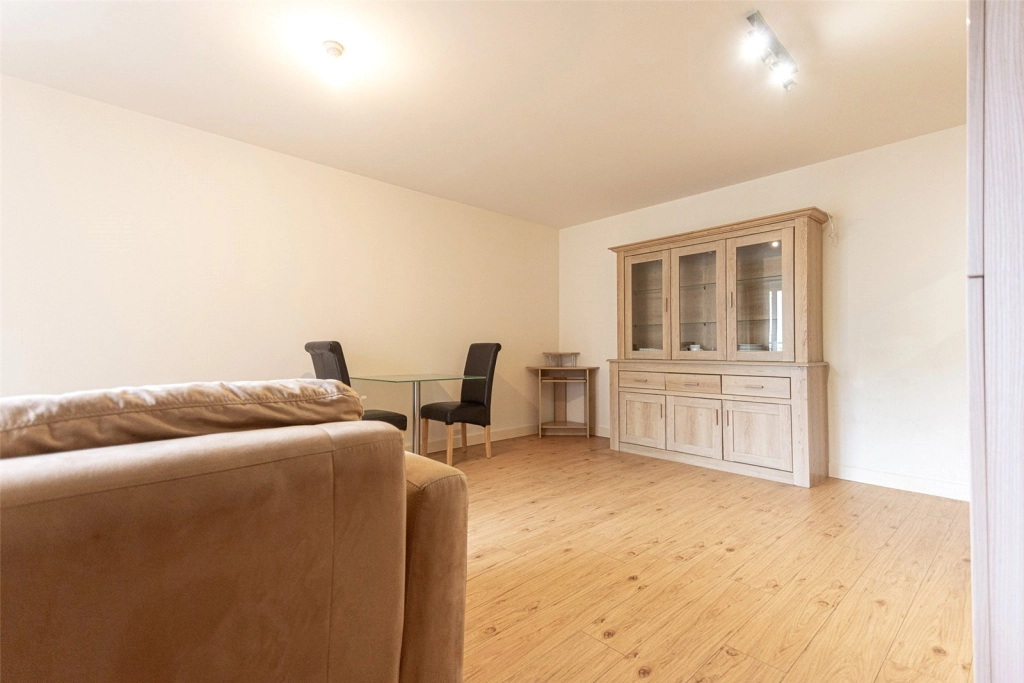 1 bedroom apartments/flats for sale in Boulevard Drive, Beaufort Park, Colindale - NW9 view 6