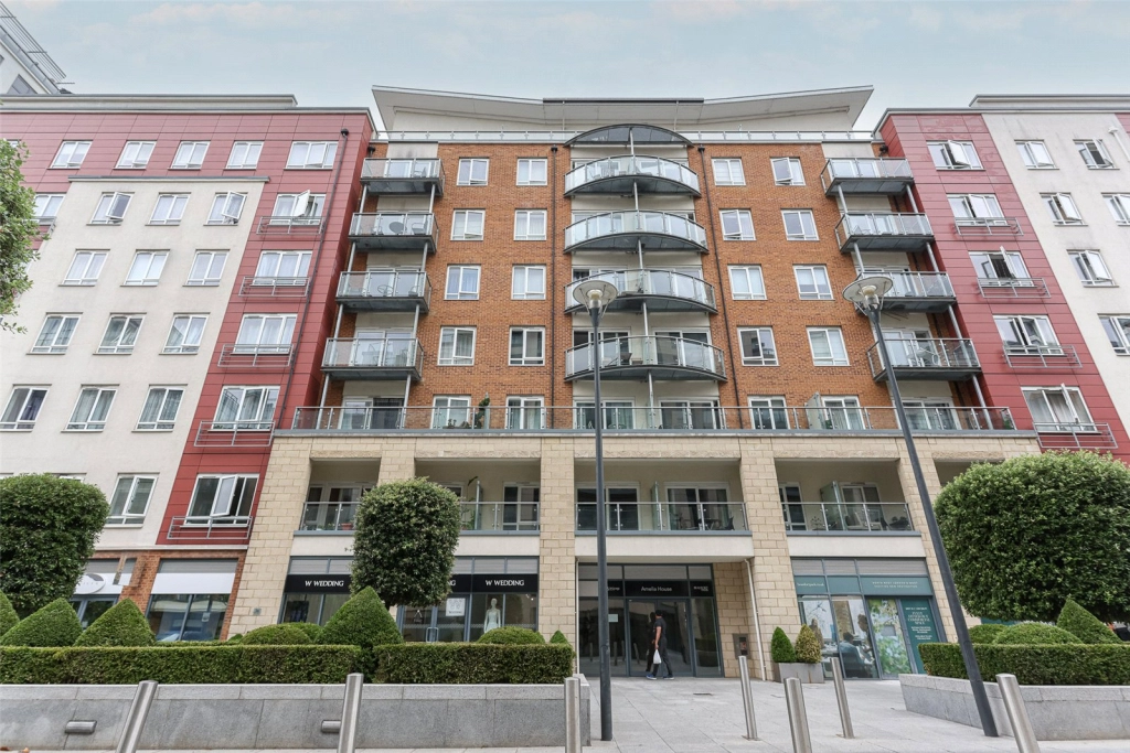 1 bedroom apartments/flats for sale in Boulevard Drive, Beaufort Park, Colindale - NW9 view 9
