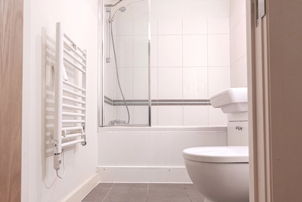 1 bedroom apartments/flats for sale in Boulevard Drive, Beaufort Park, Colindale - NW9 view 8