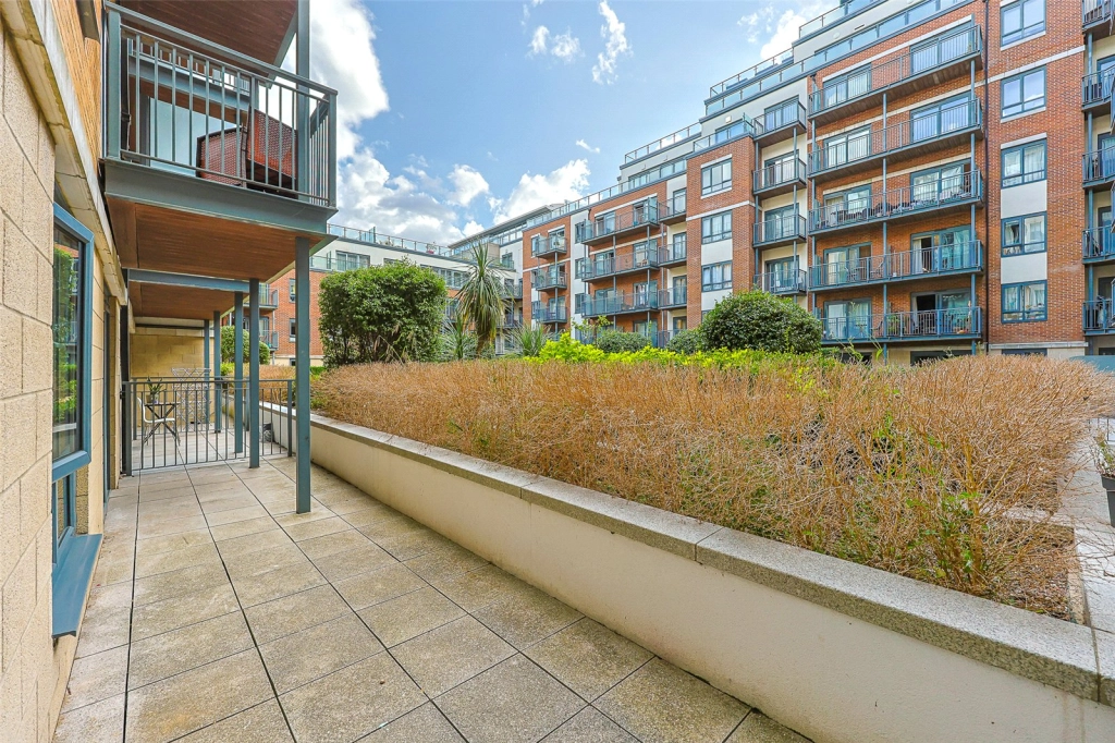 2 bedrooms apartments/flats for sale in Boulevard Drive, Beaufort Park, Colindale - NW9 view 10