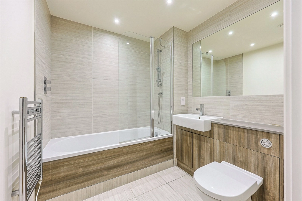 2 bedrooms apartments/flats for sale in Boulevard Drive, Beaufort Park, Colindale - NW9 view 8