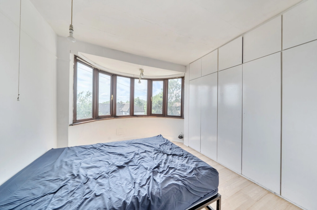 3 bedrooms houses for sale in Buck Lane, Kingsbury - NW9 view 9