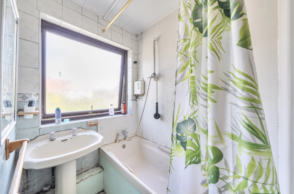 3 bedrooms houses for sale in Buck Lane, Kingsbury - NW9 view 14