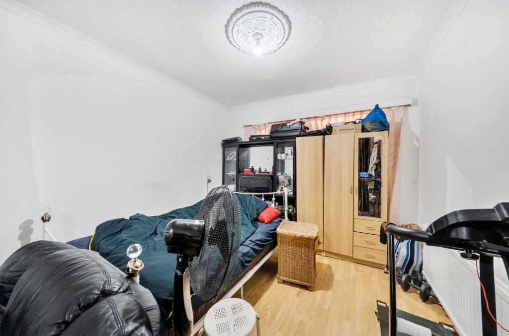3 bedrooms houses for sale in Buck Lane, Kingsbury - NW9 view 5