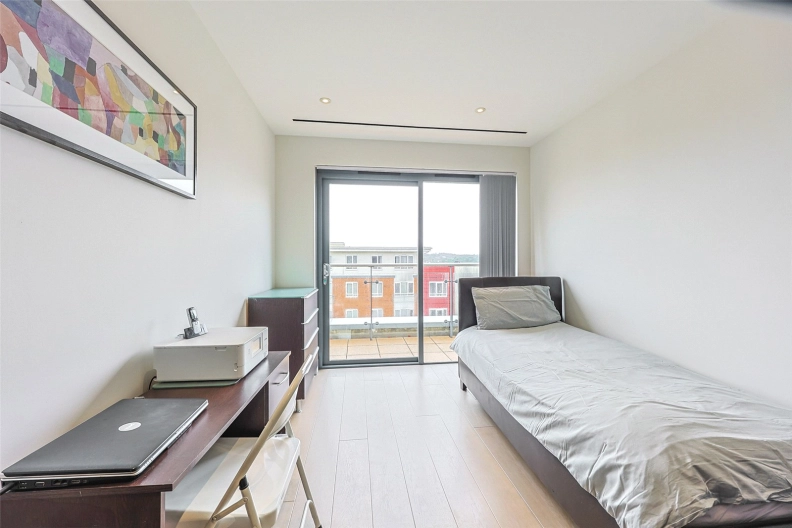 3 bedrooms apartments/flats to sale in Boulevard Drive, Beaufort Park, Colindale-image 7
