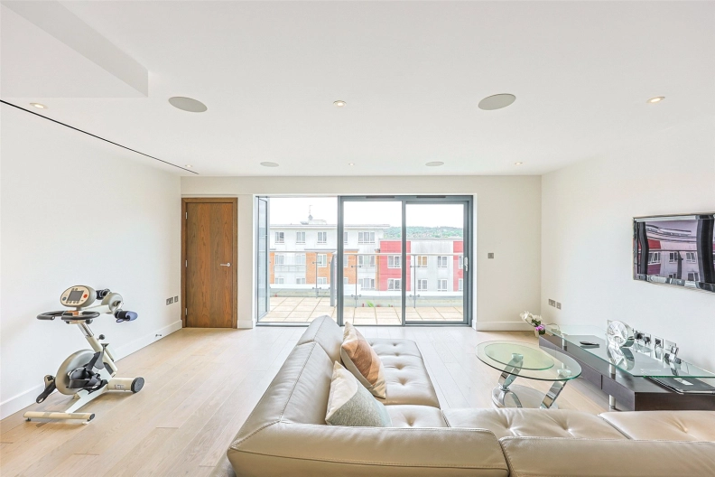 3 bedrooms apartments/flats to sale in Boulevard Drive, Beaufort Park, Colindale-image 4