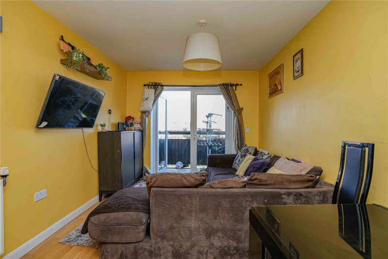 2 bedrooms apartments/flats to sale in Featherstone Road, Southall-image 4
