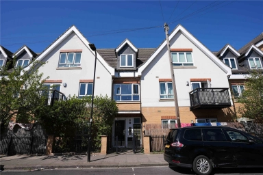 Featherstone Road, Southall UB2 image 1