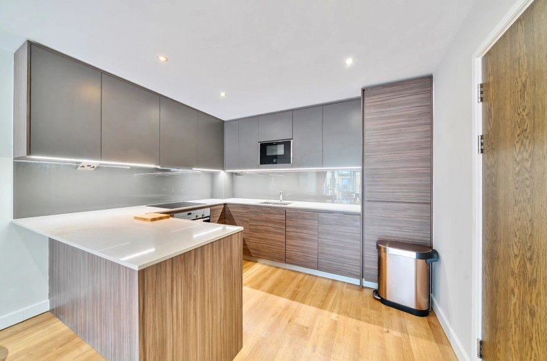 2 bedrooms apartments/flats to sale in Boulevard Drive, Beaufort Park, Colindale-image 3