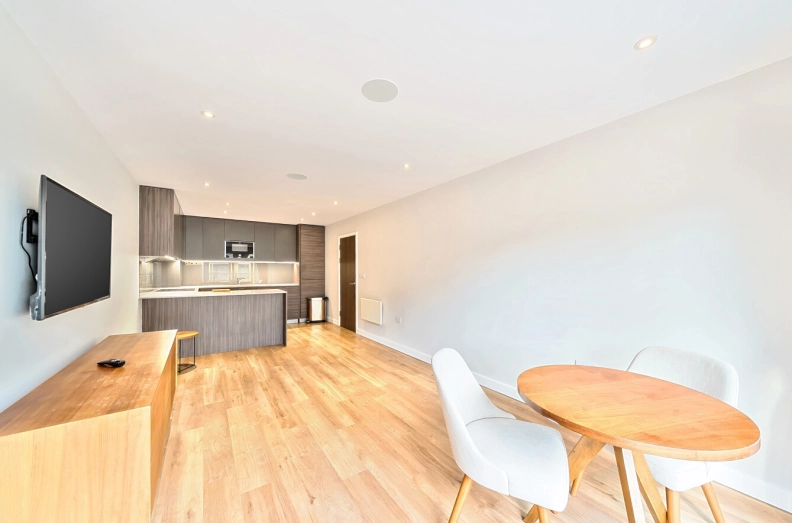 2 bedrooms apartments/flats to sale in Boulevard Drive, Beaufort Park, Colindale-image 11