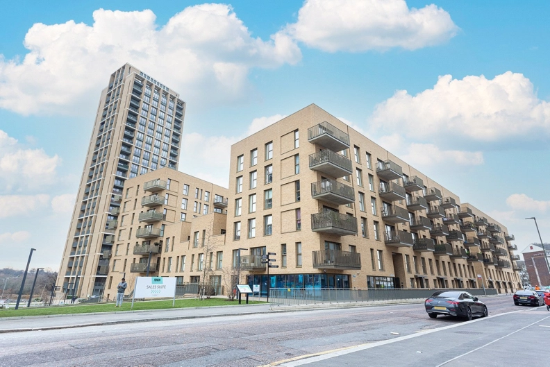 1 bedroom apartments/flats to sale in Beech Apartments, Hendon Waterside-image 1