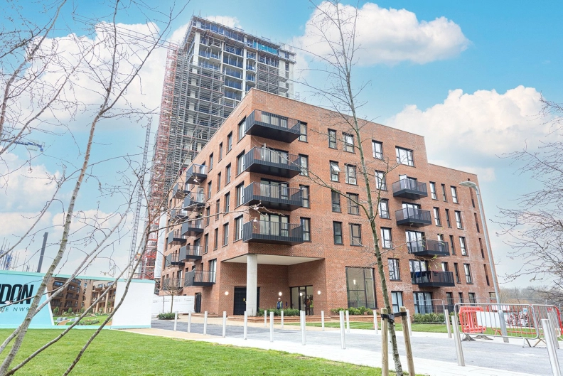 1 bedroom apartments/flats to sale in Beech Apartments, Hendon Waterside-image 2