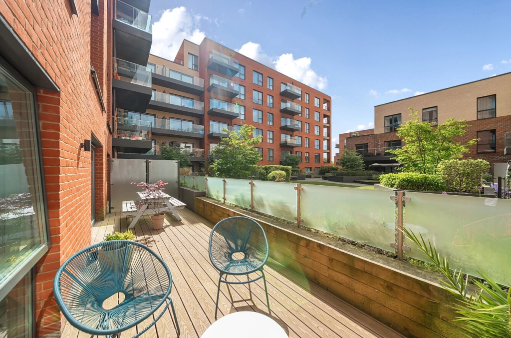 1 bedroom apartments/flats to sale in Thonrey Close, Colindale Gardens, Colindale-image 1