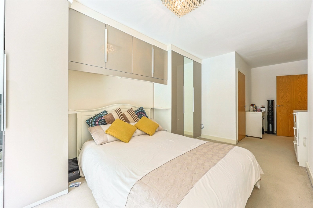 2 bedrooms apartments/flats for sale in Guardian Avenue, Colindale - NW9 view 6