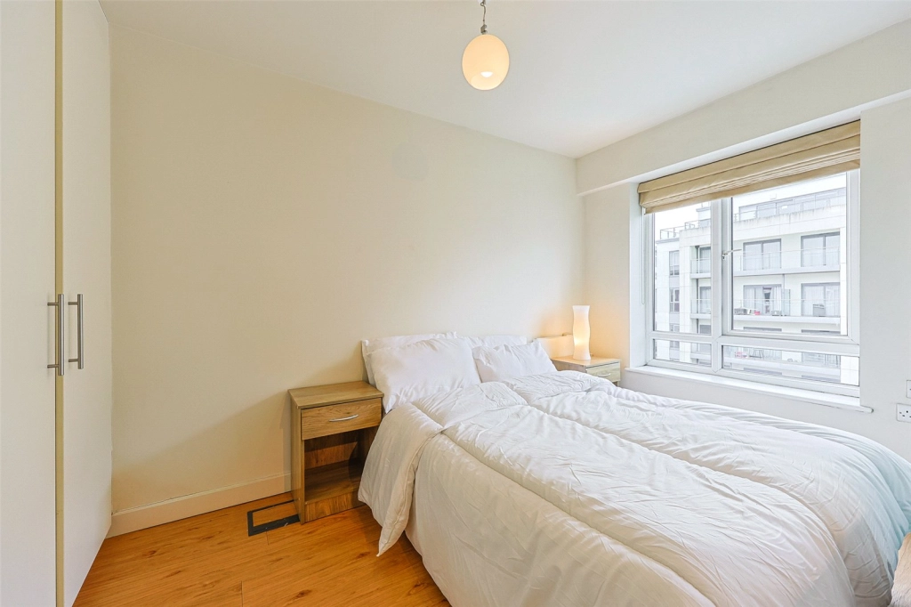 1 bedroom apartments/flats for sale in Boulevard Drive, Beaufort Park, Colindale - NW9 view 14