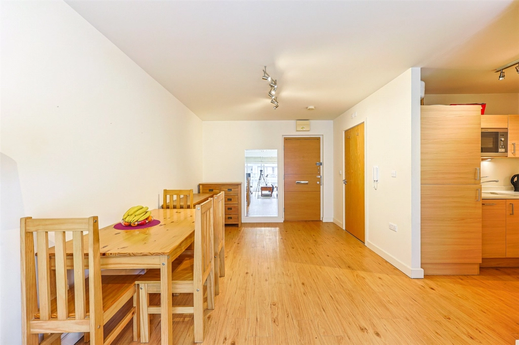 1 bedroom apartments/flats for sale in Boulevard Drive, Beaufort Park, Colindale - NW9 view 13