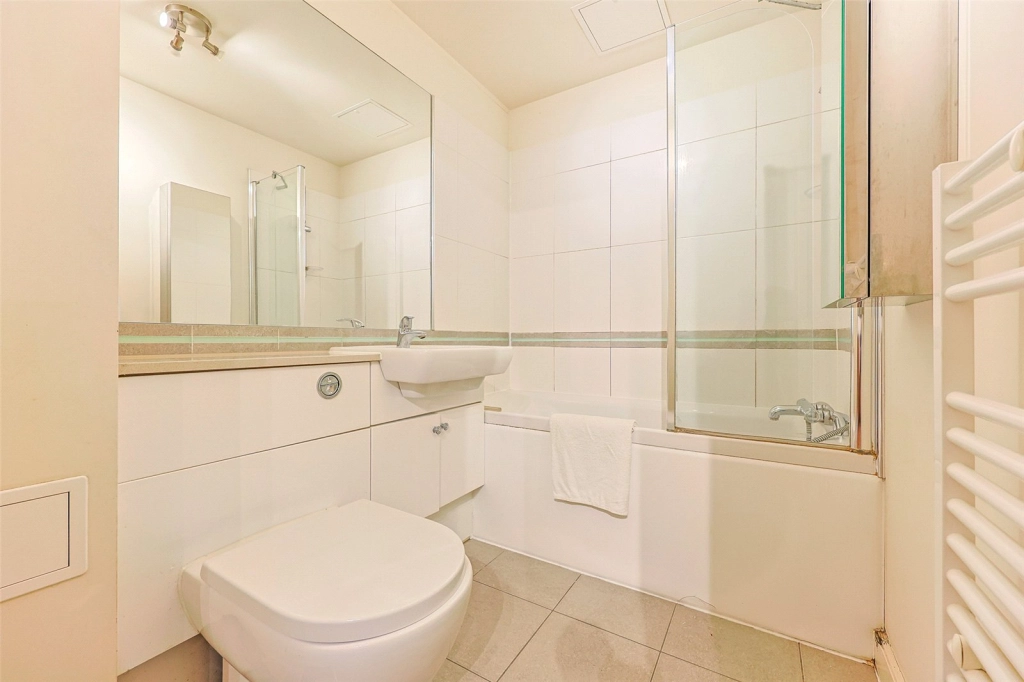 1 bedroom apartments/flats for sale in Boulevard Drive, Beaufort Park, Colindale - NW9 view 8