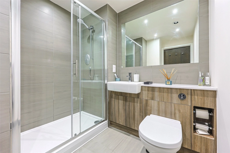 Studio apartments/flats to sale in Boulevard Drive, Beaufort Park, Colindale-image 8