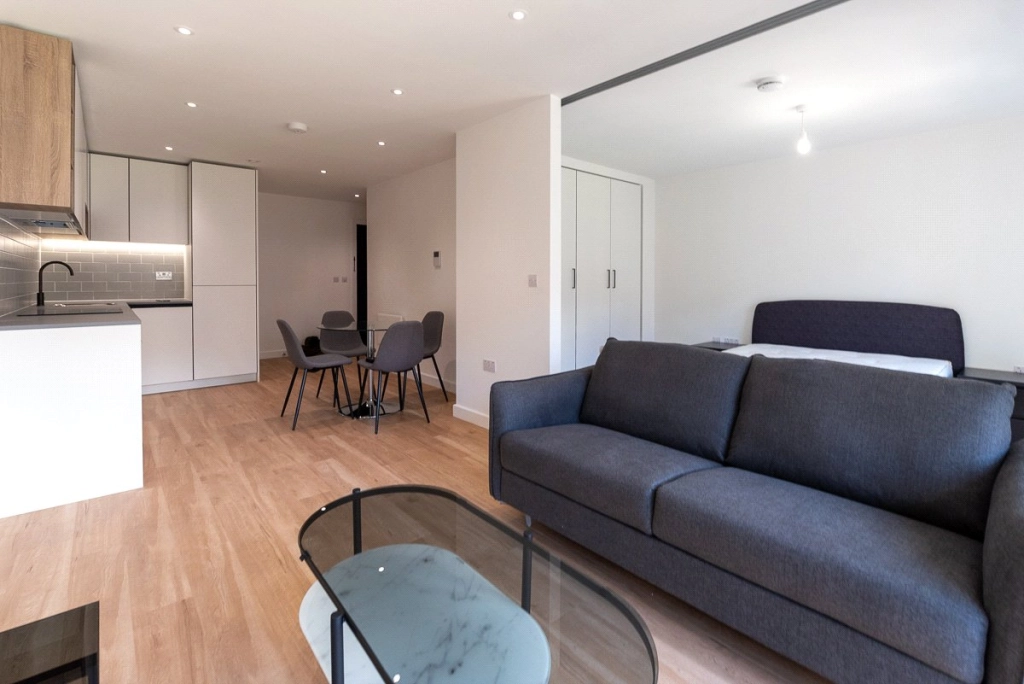 1 bedroom apartments/flats for sale in Beaufort Square, Beaufort Park, Colindale - NW9 view 4