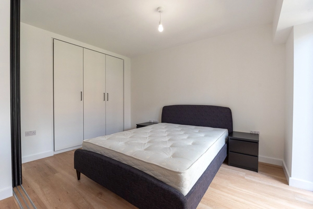 1 bedroom apartments/flats for sale in Beaufort Square, Beaufort Park, Colindale - NW9 view 6