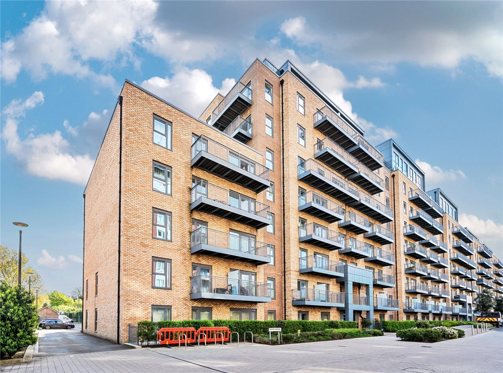 1 bedroom apartments/flats for sale in Beaufort Square, Beaufort Park, Colindale - NW9 view 5