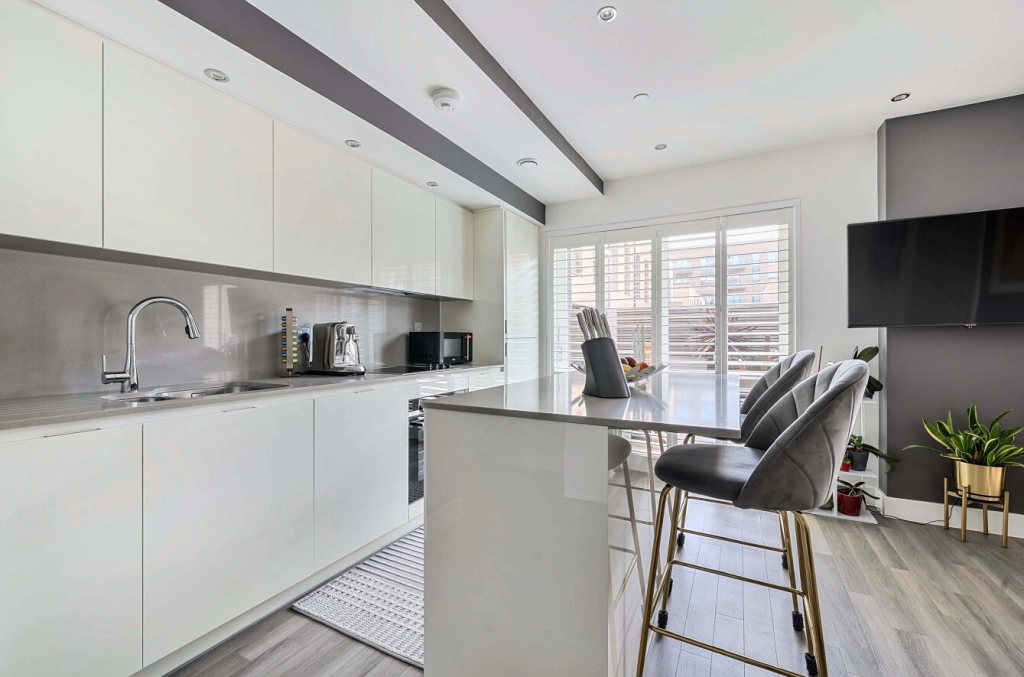1 bedroom apartments/flats for sale in Lismore Boulevard, Colindale Gardens, Colindale - NW9 view 7