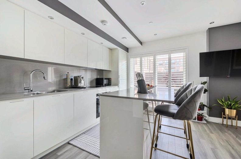 1 bedroom apartments/flats to sale in Lismore Boulevard, Colindale Gardens, Colindale-image 4