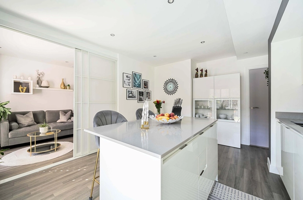 1 bedroom apartments/flats for sale in Lismore Boulevard, Colindale Gardens, Colindale - NW9 view 5