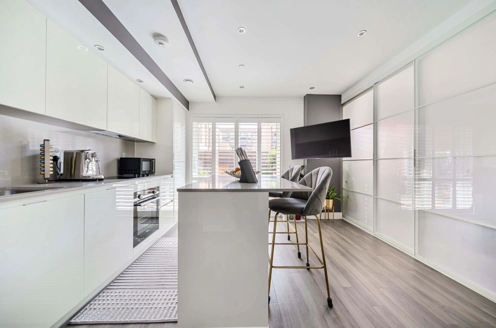 1 bedroom apartments/flats for sale in Lismore Boulevard, Colindale Gardens, Colindale - NW9 view 2