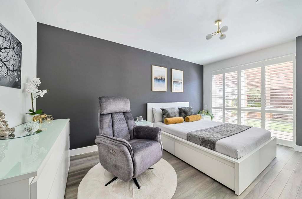 1 bedroom apartments/flats for sale in Lismore Boulevard, Colindale Gardens, Colindale - NW9 view 11