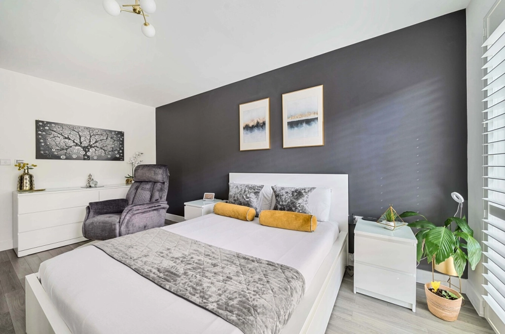 1 bedroom apartments/flats for sale in Lismore Boulevard, Colindale Gardens, Colindale - NW9 view 12