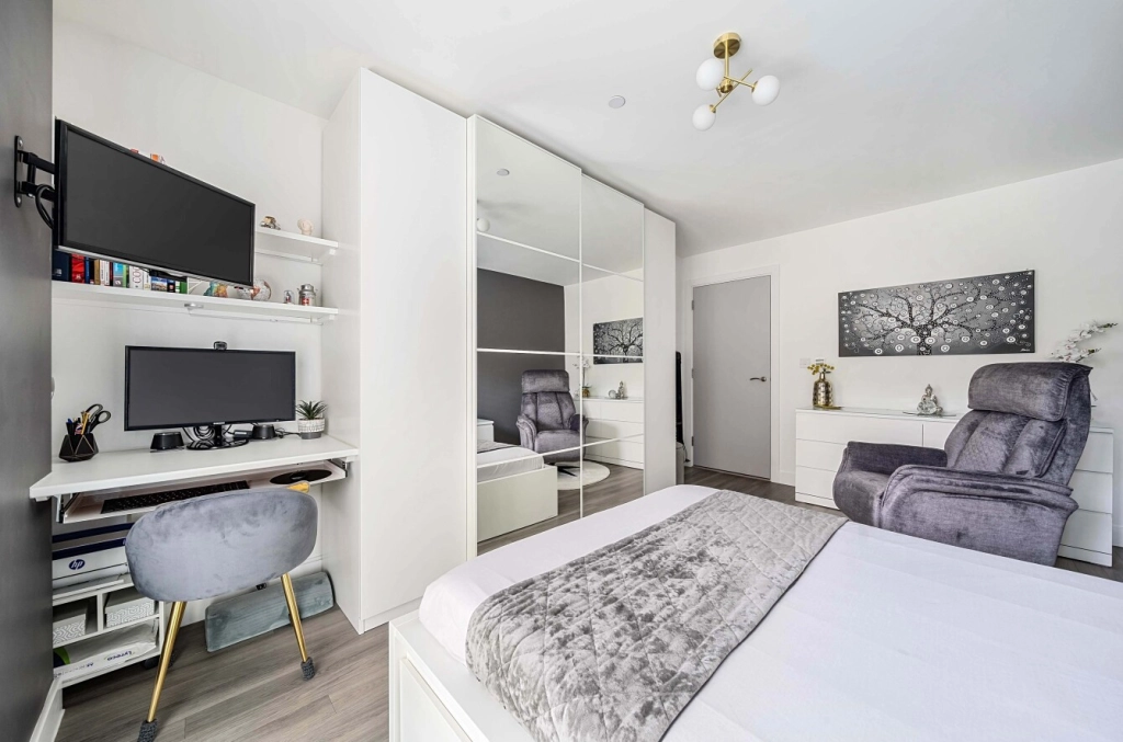 1 bedroom apartments/flats for sale in Lismore Boulevard, Colindale Gardens, Colindale - NW9 view 6