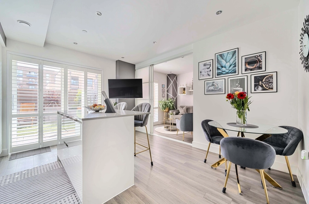 1 bedroom apartments/flats for sale in Lismore Boulevard, Colindale Gardens, Colindale - NW9 view 4