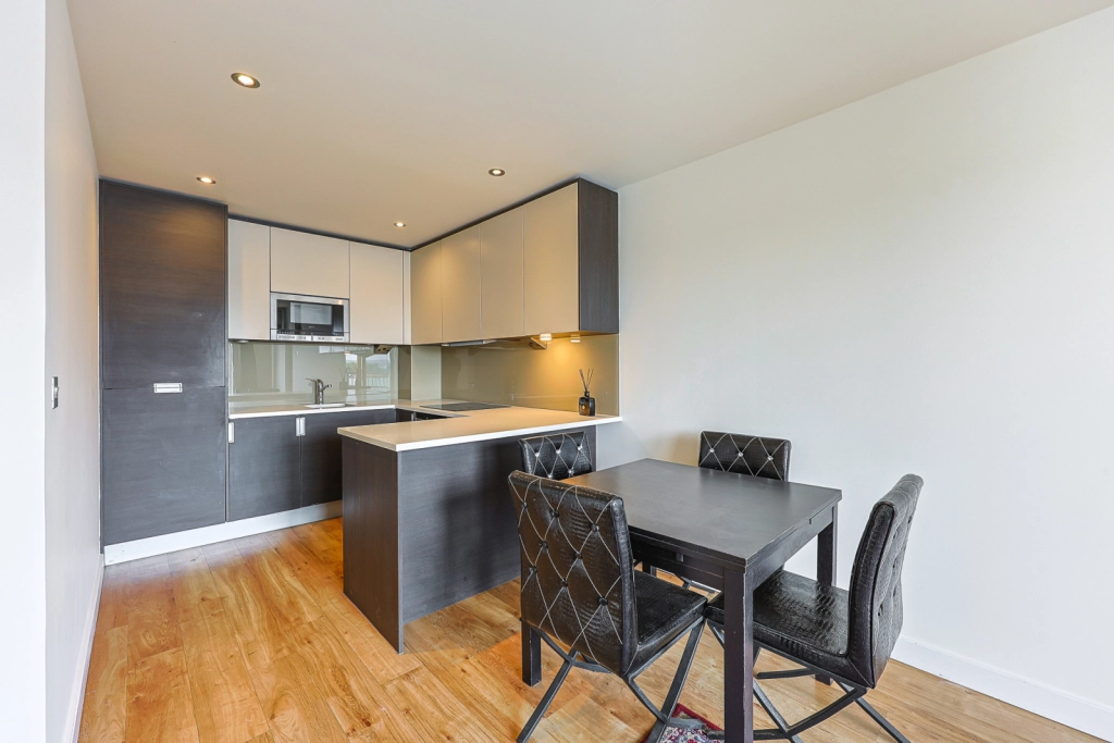 2 bedrooms apartments/flats for sale in Heritage Avenue, Beaufort Park, Colindale - NW9 view 4