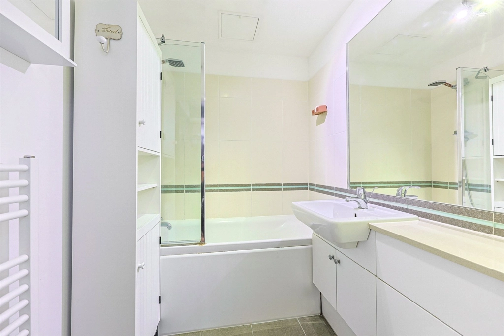 1 bedroom apartments/flats for sale in Boulevard Drive, Beaufort Park, Colindale - NW9 view 13