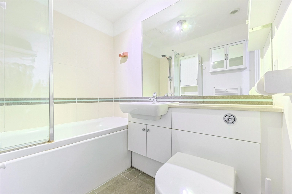 1 bedroom apartments/flats for sale in Boulevard Drive, Beaufort Park, Colindale - NW9 view 8