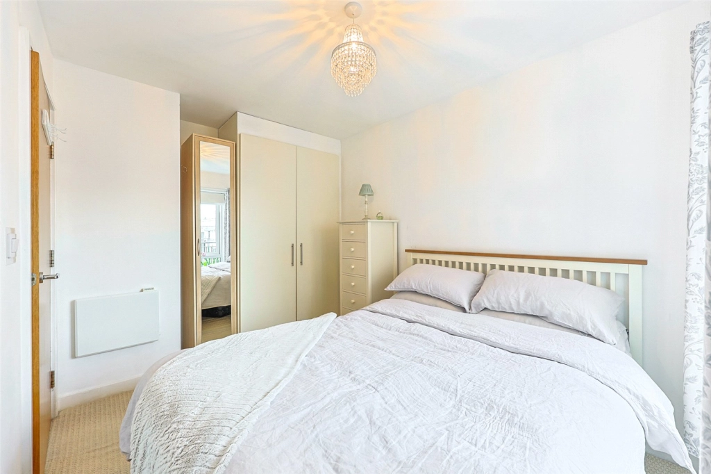 1 bedroom apartments/flats for sale in Boulevard Drive, Beaufort Park, Colindale - NW9 view 6
