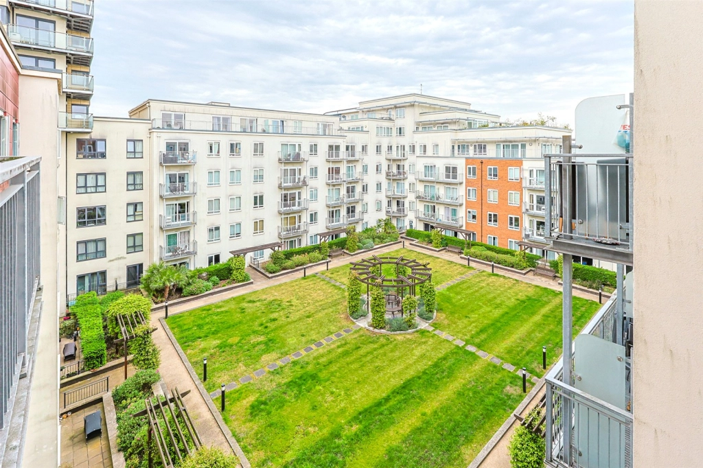 1 bedroom apartments/flats for sale in Boulevard Drive, Beaufort Park, Colindale - NW9 view 10