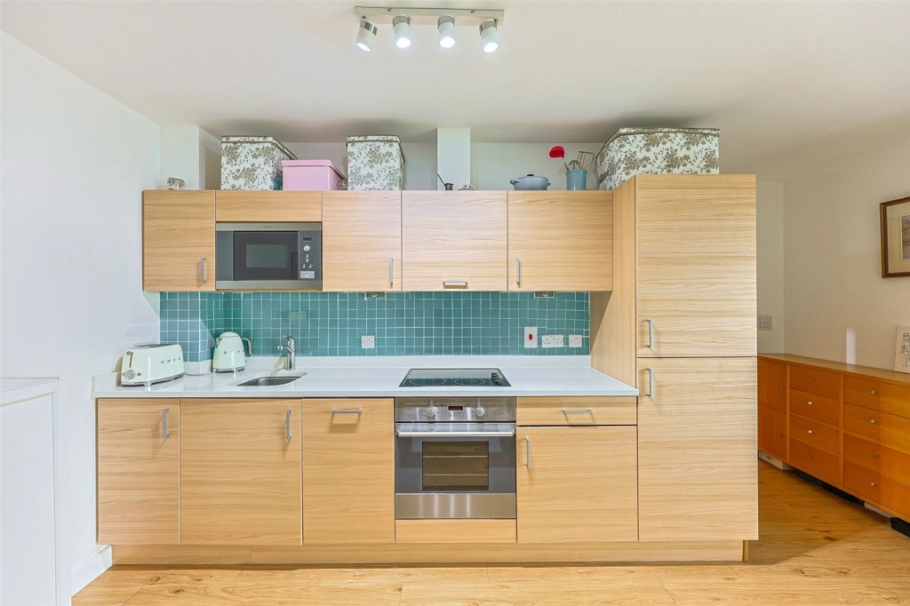 1 bedroom apartments/flats for sale in Boulevard Drive, Beaufort Park, Colindale - NW9 view 3