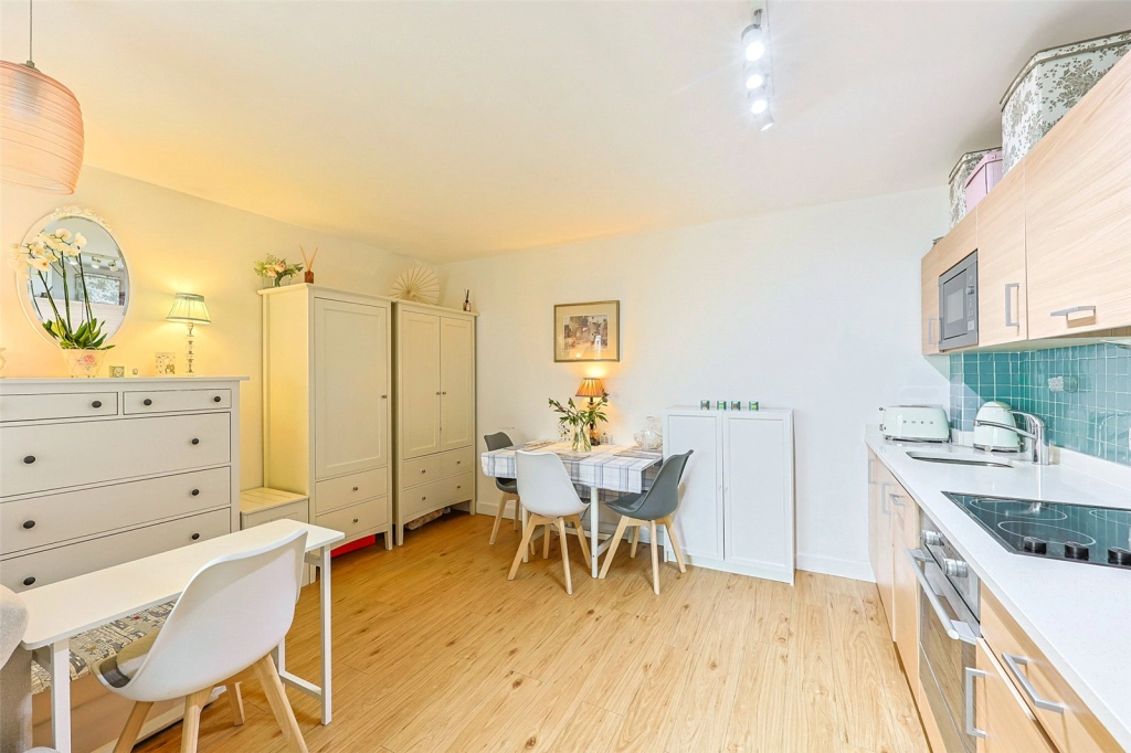 1 bedroom apartments/flats for sale in Boulevard Drive, Beaufort Park, Colindale - NW9 view 12