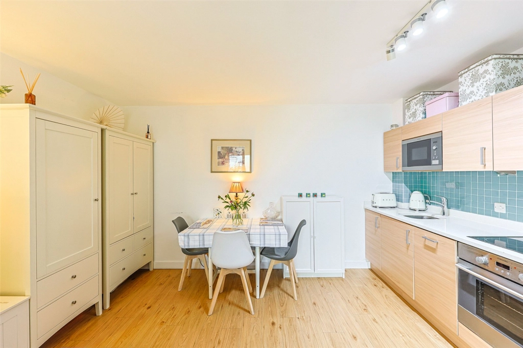 1 bedroom apartments/flats for sale in Boulevard Drive, Beaufort Park, Colindale - NW9 view 5