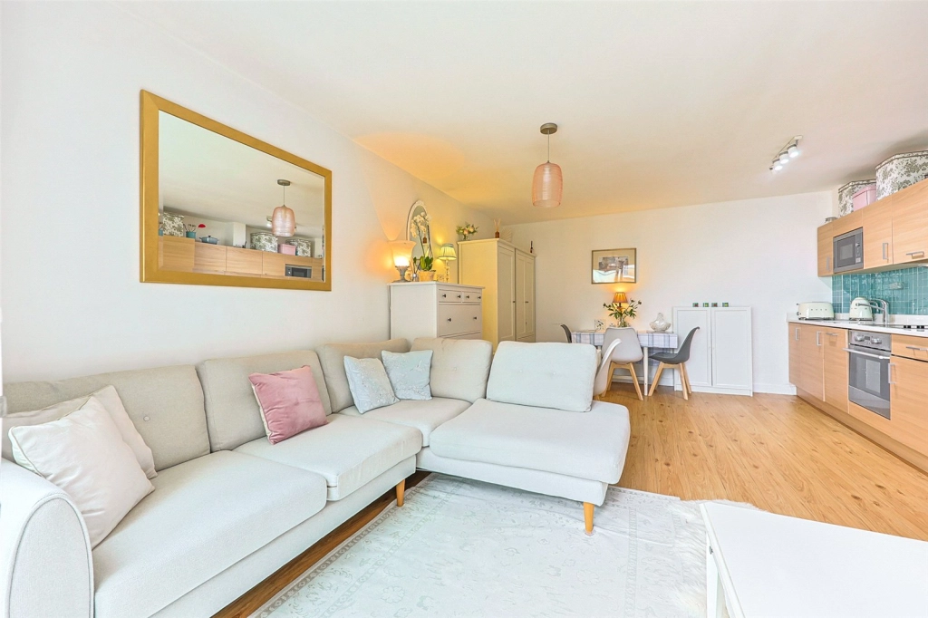 1 bedroom apartments/flats for sale in Boulevard Drive, Beaufort Park, Colindale - NW9 view 4