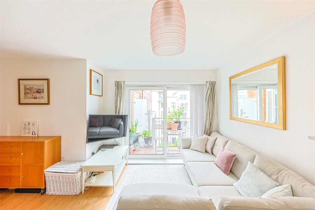 1 bedroom apartments/flats for sale in Boulevard Drive, Beaufort Park, Colindale - NW9 view 2