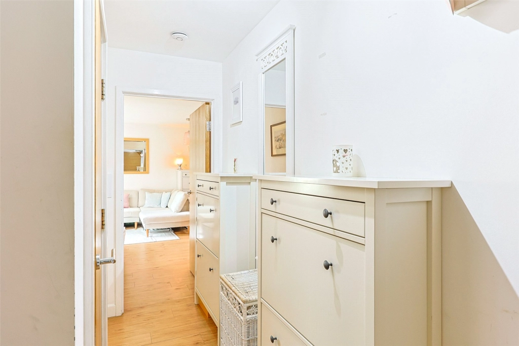 1 bedroom apartments/flats for sale in Boulevard Drive, Beaufort Park, Colindale - NW9 view 11