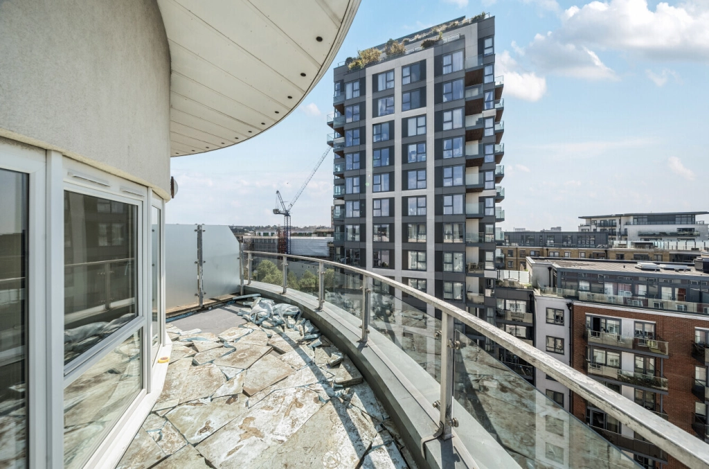 5 bedrooms apartments/flats for sale in Boulevard Drive, Beaufort Park - NW9 view 15