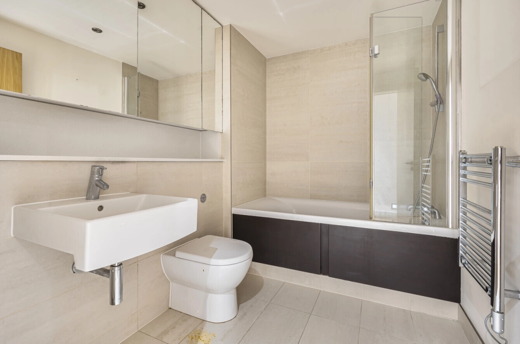 5 bedrooms apartments/flats for sale in Boulevard Drive, Beaufort Park - NW9 view 8