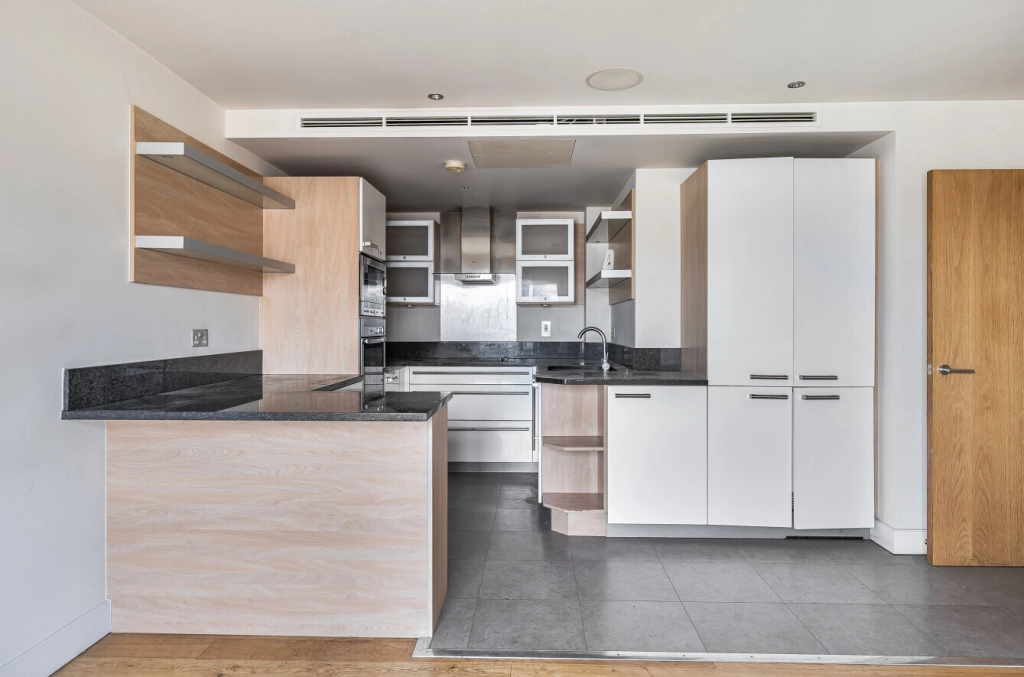 5 bedrooms apartments/flats for sale in Boulevard Drive, Beaufort Park - NW9 view 6