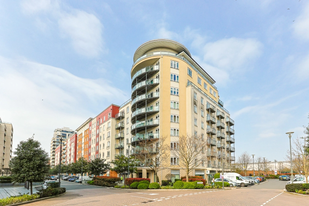 5 bedrooms apartments/flats for sale in Boulevard Drive, Beaufort Park - NW9 view 4